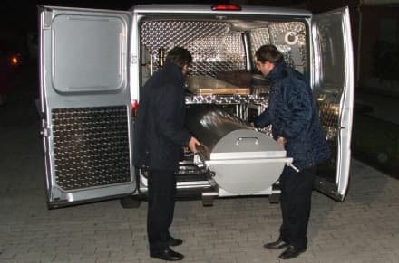 SAN BENIGNO CANAVESE - Tragedia in via Volpini: un uomo precipita dal quinto piano, morto sul colpo