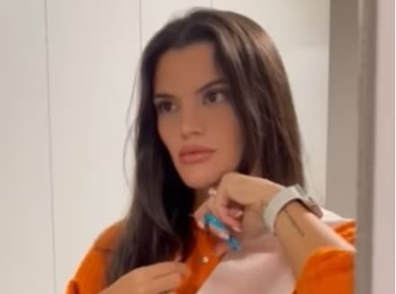 BORGARO - Giulia Giada Cordaro e le altre aspiranti Miss Italia si tagliano i capelli per solidarietà con le donne iraniane