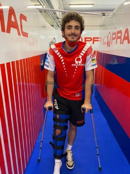 MOTOGP - Cade e si spacca la tibia: ore d'apprensione per il pilota chivassese Francesco «Pecco» Bagnaia