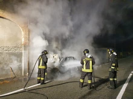 AGLIE' - Auto in sosta va improvvisamente a fuoco in via Setificio