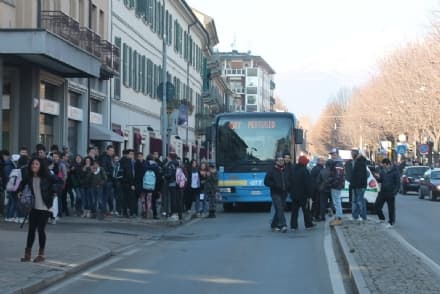 CANAVESE - Bus pieni, studenti a piedi. La Regione: «Colpa di Gtt se le corse non vengono effettuate»