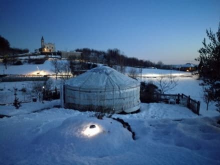 BROSSO - La «Yurta» della Valchiusella distrutta dal vento. La proprietaria: «Questa avventura è finita»