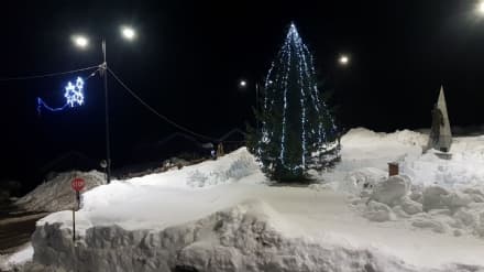 CERESOLE REALE - Accesi l'albero di Natale e il presepe nella neve