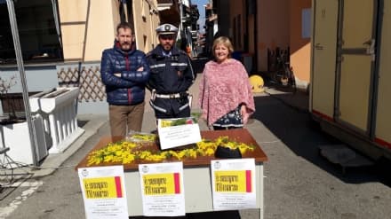 FELETTO - Il Comune regala la mimosa alle donne del paese