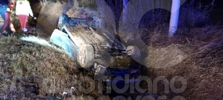 OGLIANICO - Auto ribaltata nel fosso: paura in via Salassa - FOTO