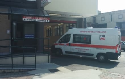 IVREA - 90enne al volante investe una donna in corso Massimo D'Azeglio. Ferita trasportata in ambulanza all'ospedale