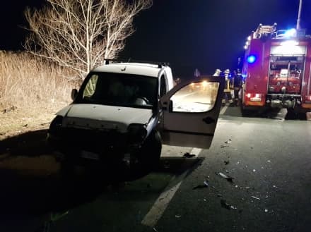 IVREA-ROMANO CANAVESE - Incidente stradale sul rettilineo della statale 26, quattro feriti - FOTO e VIDEO