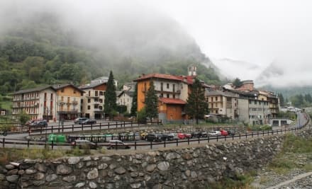 RONCO CANAVESE - Un ostello per gli escursionisti nell'ex asilo
