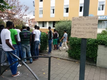 RIVAROLO CANAVESE - Profughi in strada per protesta - FOTO