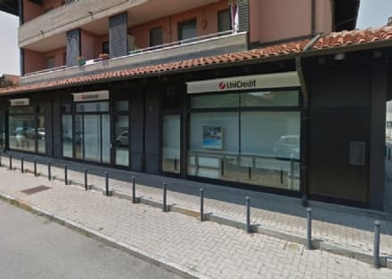 SAN MAURIZIO - La filiale Unicredit chiude i battenti ma restano attivi i due sportelli bancomat