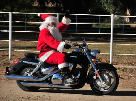 IVREA - Babbo Natale in moto consegna doni ai bimbi ricoverati