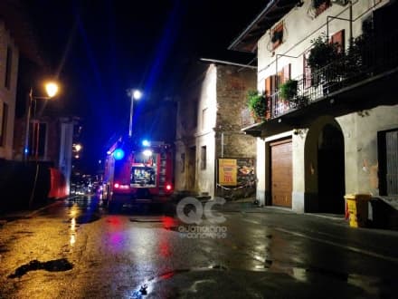 VALPERGA - CROLLA CAMPANILE: FAMIGLIA SALVA PER MIRACOLO - FOTO e VIDEO