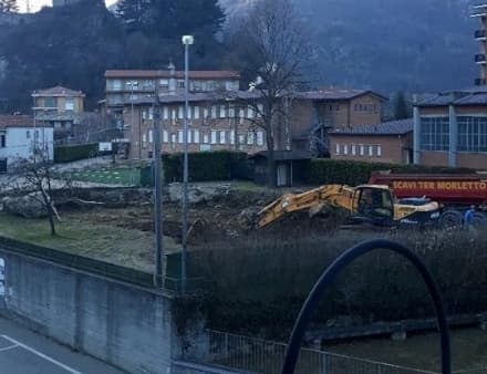 PONT - Nuova scuola: «Solo un investimento enorme ed inutile»