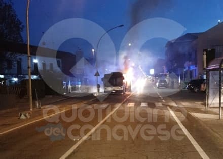 MAPPANO - Bus Gtt della linea 46 prende fuoco durante la marcia: salve le persone a bordo - FOTO e VIDEO
