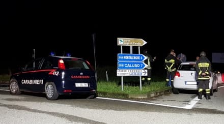 SAN GIUSTO CANAVESE - Due incidenti nella rotonda: ladri in fuga abbandonano l'auto rubata - FOTO