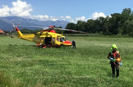 CASTELLAMONTE - Colpito da una pianta mentre taglia legna: 40enne in prognosi riservata all'ospedale di Novara