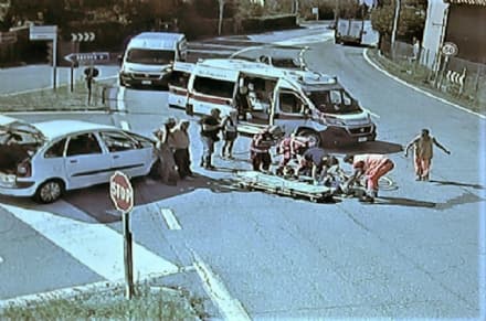 FRONT - Brutto incidente all'incrocio, un ciclista di Favria ferito