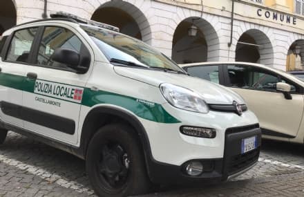 CASTELLAMONTE - Abbandona rifiuti in aperta campagna: identificato e multato dalla polizia locale