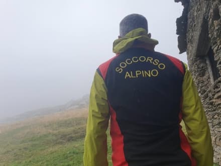 VALLE SOANA - Due escursionisti dispersi in quota: il soccorso alpino tenta il salvataggio