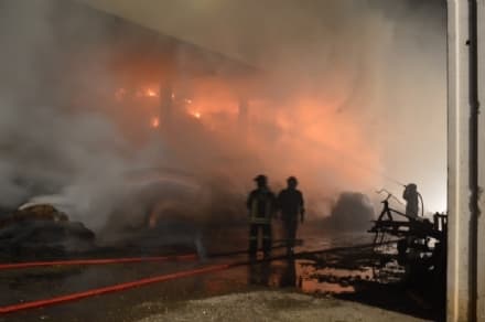 SAN GIUSTO - Fulmine colpisce cascinale e provoca un incendio