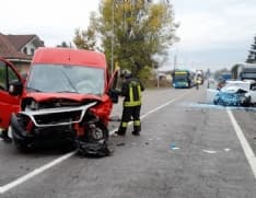 BUSANO - Scontro frontale sulla Rocchetta, auto prende fuoco: tre feriti gravi - FOTO e VIDEO