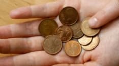 PAVONE - Col trucco delle monetine le rubano la borsa dall'auto: ladri in azione