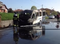 RIVAROLO - Scuolabus in fiamme in via Argentera - VIDEO
