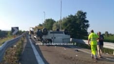 CASELLE - Furgone si ribalta allo svincolo della 460 - FOTO