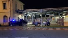 RIVAROLO - Scatta l'allarme bomba per uno zaino abbandonato sul treno: gli artificieri lo hanno fatto brillare - FOTO