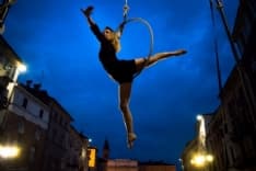 AGLIE' - «Calici tra le Stelle» con il naso all'insù per il Cirko Vertigo