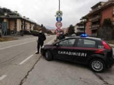CUORGNE' - Pensionata rapinata e ferita vicino alla casa di riposo: i carabinieri hanno denunciato l'autrice del colpo