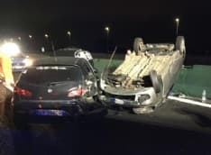 CHIVASSO - Investito da un'auto pirata mentre presta soccorso su un incidente: due feriti sull'autostrada Torino-Milano