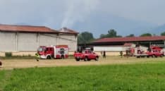 CASTELLAMONTE - Incendio cascina, 1800 metri quadri di superficie attaccata dalle fiamme. In salvo un centinaio di mucche - FOTO e VIDEO