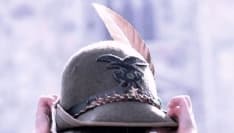 La piuma neira e le feuje!