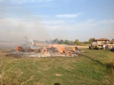 FELETTO-RIVAROLO - Prende fuoco un trattore carico di fieno: pronto intervento dei vigili del fuoco - FOTO E VIDEO