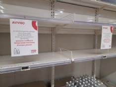 CANAVESE - L'acqua frizzante scarseggia, scaffali vuoti nei supermercati e negozi