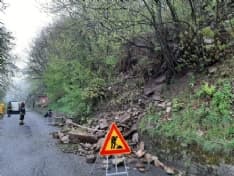RIBORDONE - Maltempo, frana sulla strada in località Verlucca: intervento dei vigili del fuoco