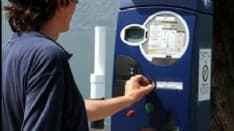 IVREA - Zona blu: contro i parcheggiatori abusivi, per pagare il ticket, si deve inserire anche il numero di targa del proprio veicolo