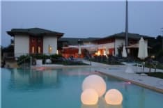 TORRE - Club house e piscina abusivi: guai per il Golf Club