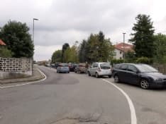 RIVAROLO - Sosta selvaggia alle scuole e in via Ivrea - FOTO