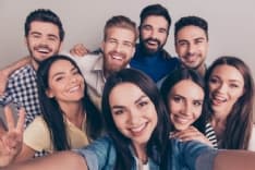 TREND - Selfie di gruppo vietati? Arriva la soluzione