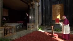 CORONAVIRUS - In preghiera davanti alla Sindone: diretta tv e social