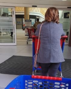 CORONAVIRUS - «Restate a casa»: l'appello di chi lavora e rifornisce supermercati e centri commerciali