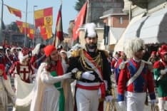 CARNEVALE DI IVREA - Mugnaia, Generale, capo della polizia. Poi la battaglia delle arance: le emozioni della giornata - FOTO