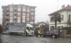 VALPERGA - Incidente all'incrocio: auto contro camion