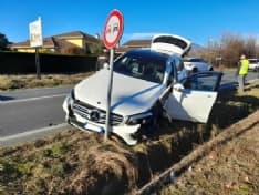 CASTELLAMONTE - Un altro incidente a Sant'Antonio: due feriti nello scontro - FOTO e VIDEO