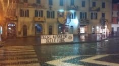 IVREA - Striscione di CasaPound per ricordare i martiri delle foibe