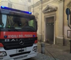 IVREA - Processione e fiaccolata dopo gli incendi nelle chiese. Il vescovo Cerrato: «Spero di incontrare l'autrice dei roghi»