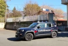 CHIESANUOVA - Pretende soldi dagli assistenti sociali e manda in ospedale due carabinieri di Cuorgnè: 45enne denunciata