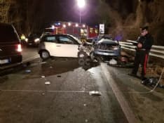 TRAGEDIA SULLA 460 - Muoiono due ragazzi di 19 e 22 anni tra Cuorgnè e Pont Canavese - FOTO e VIDEO